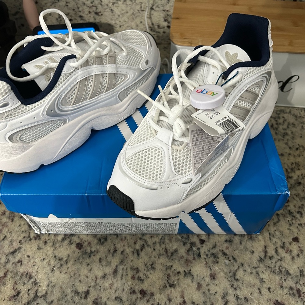 New in box Adidas m 10
